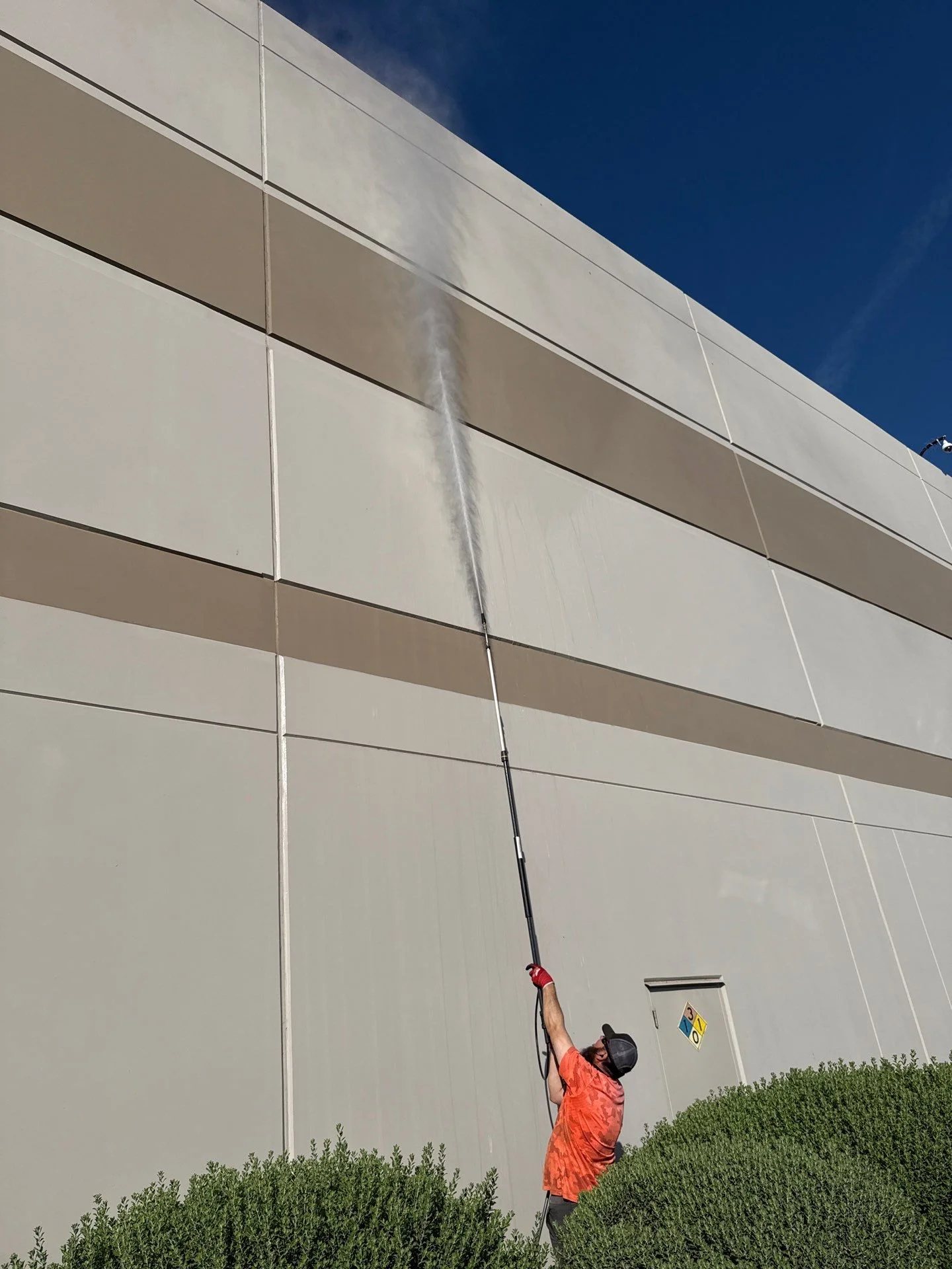 commercial building pressure wash